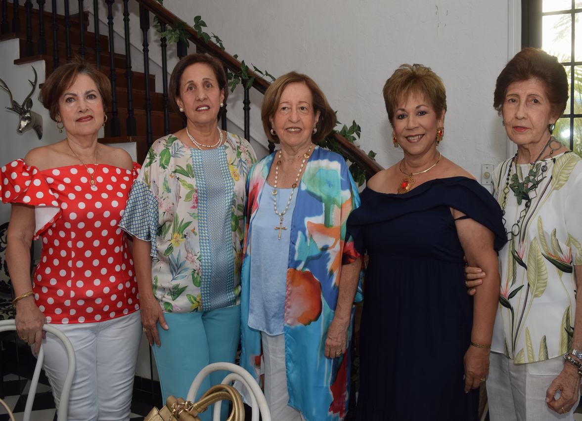 Mercedes Pastrana, Irma Ramos, la cumpleañera, Helena Briñez y Sonia Ruiz de González.